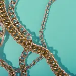 Accessori metallici nella moda: funzionalità ed estetica tra tradizione e innovazione