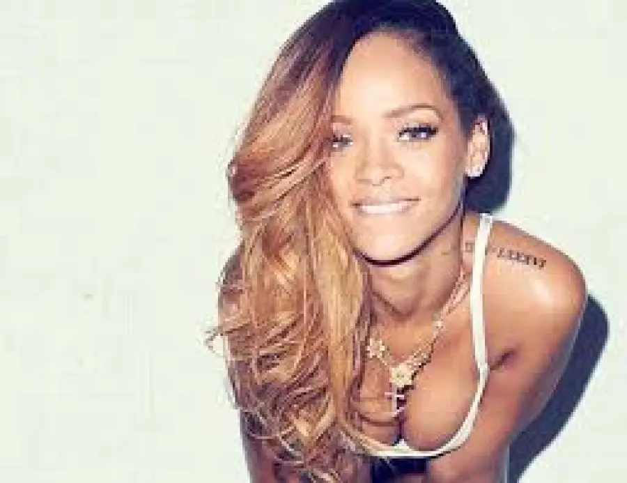 Rihanna posticipa il tour mondiale, possibili danni alle corde vocali? Info Anti World Tour