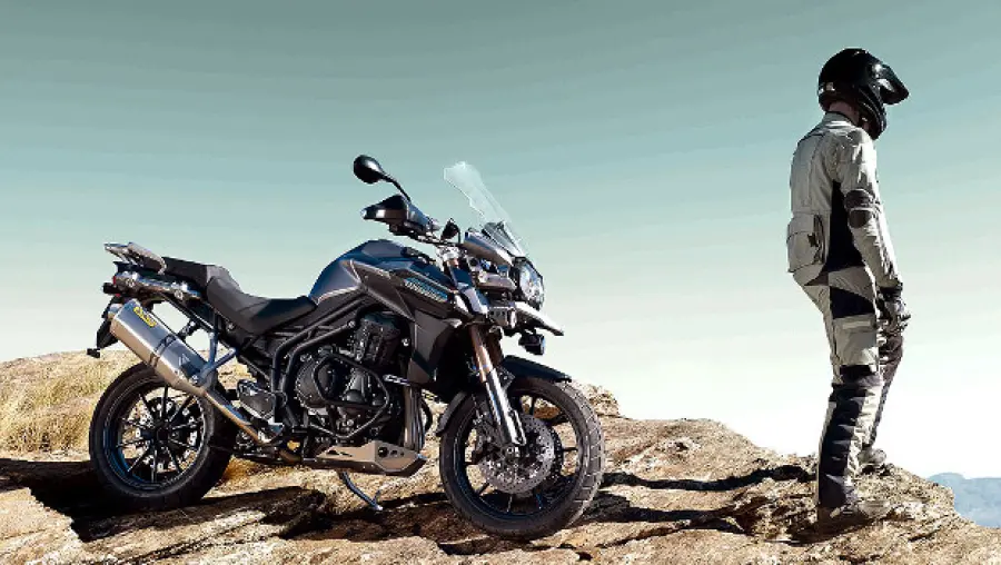 Triumph offre la possibilità di acquistare la Triumph Tiger 800 con un finanziamento Agos