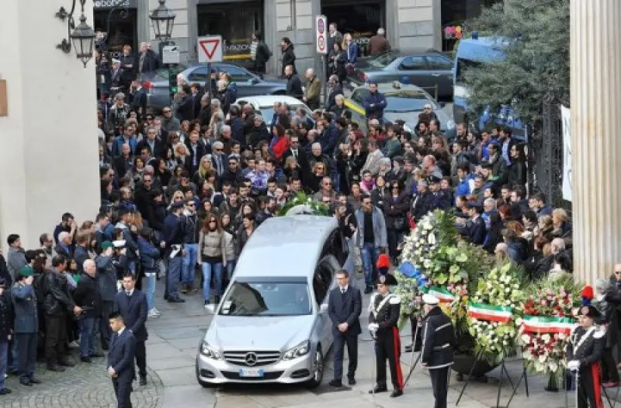 Tunisi, i funerali delle vittime