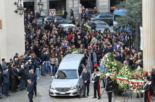 Tunisi, i funerali delle vittime