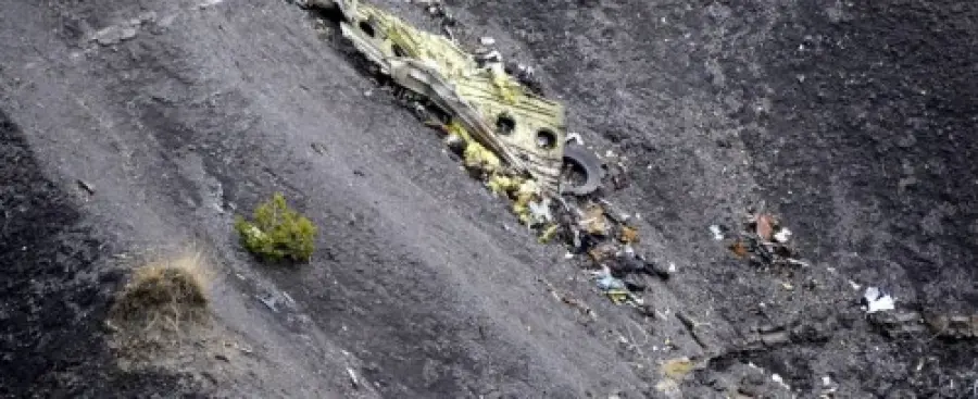 Pilota dell’Airbus A320 Germanwings:  rimasto fuori la cabina di pilotaggio