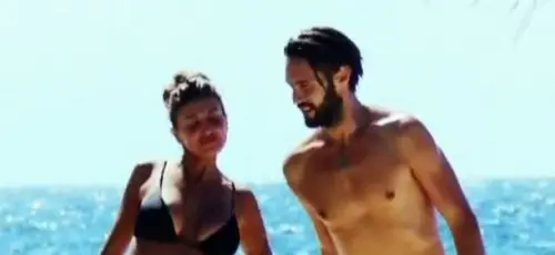 Isola dei Famosi 10: Alex Belli e Cristina Buccino flirtano