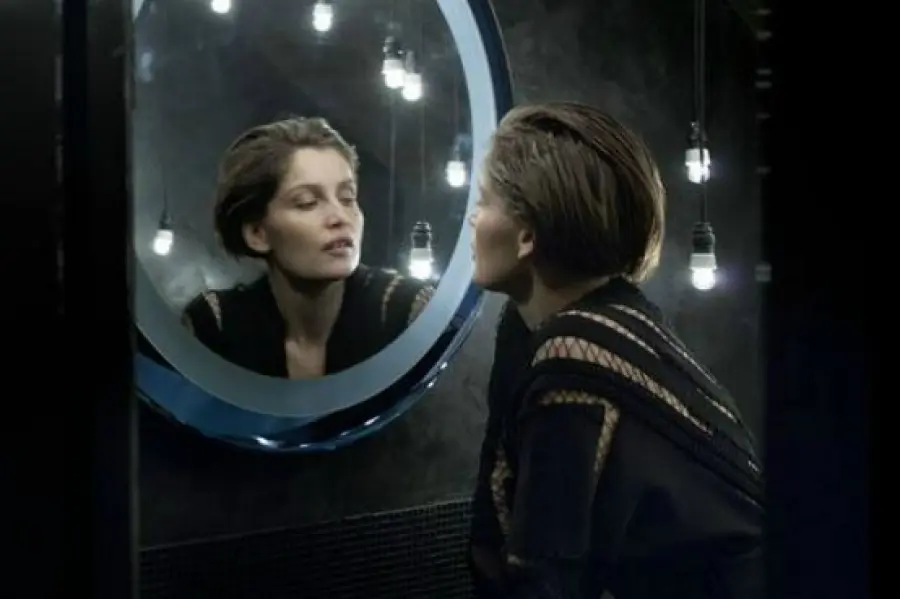 Laetitia Casta taglia i capelli